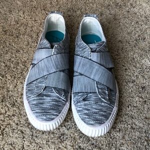 Blowfish Gray Textured Slip ons | Size 8